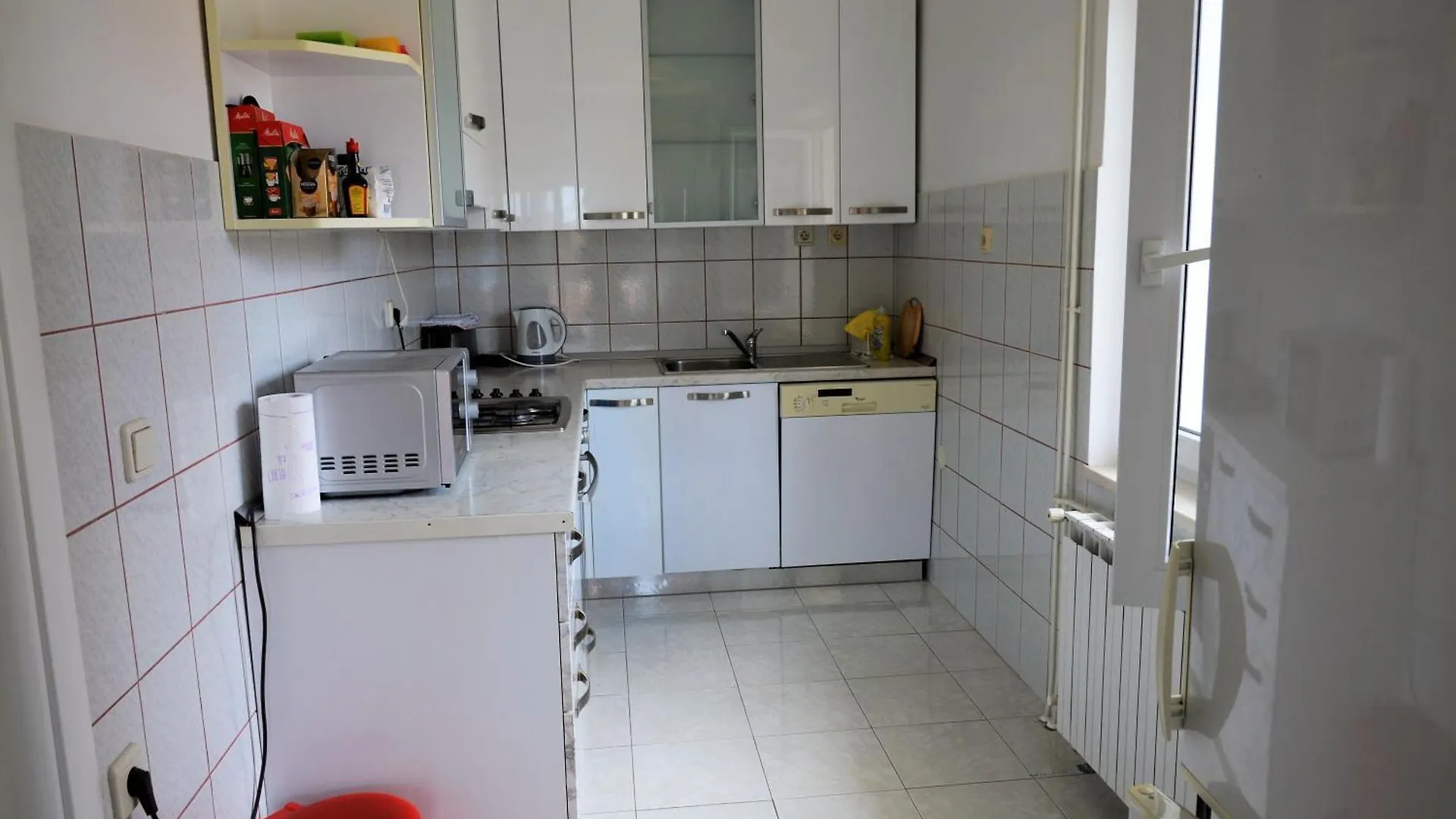 Grosse Wohnung Mit Meerblick, Wenige Schritte Vom Strand Entfernt Trogir Kroatien