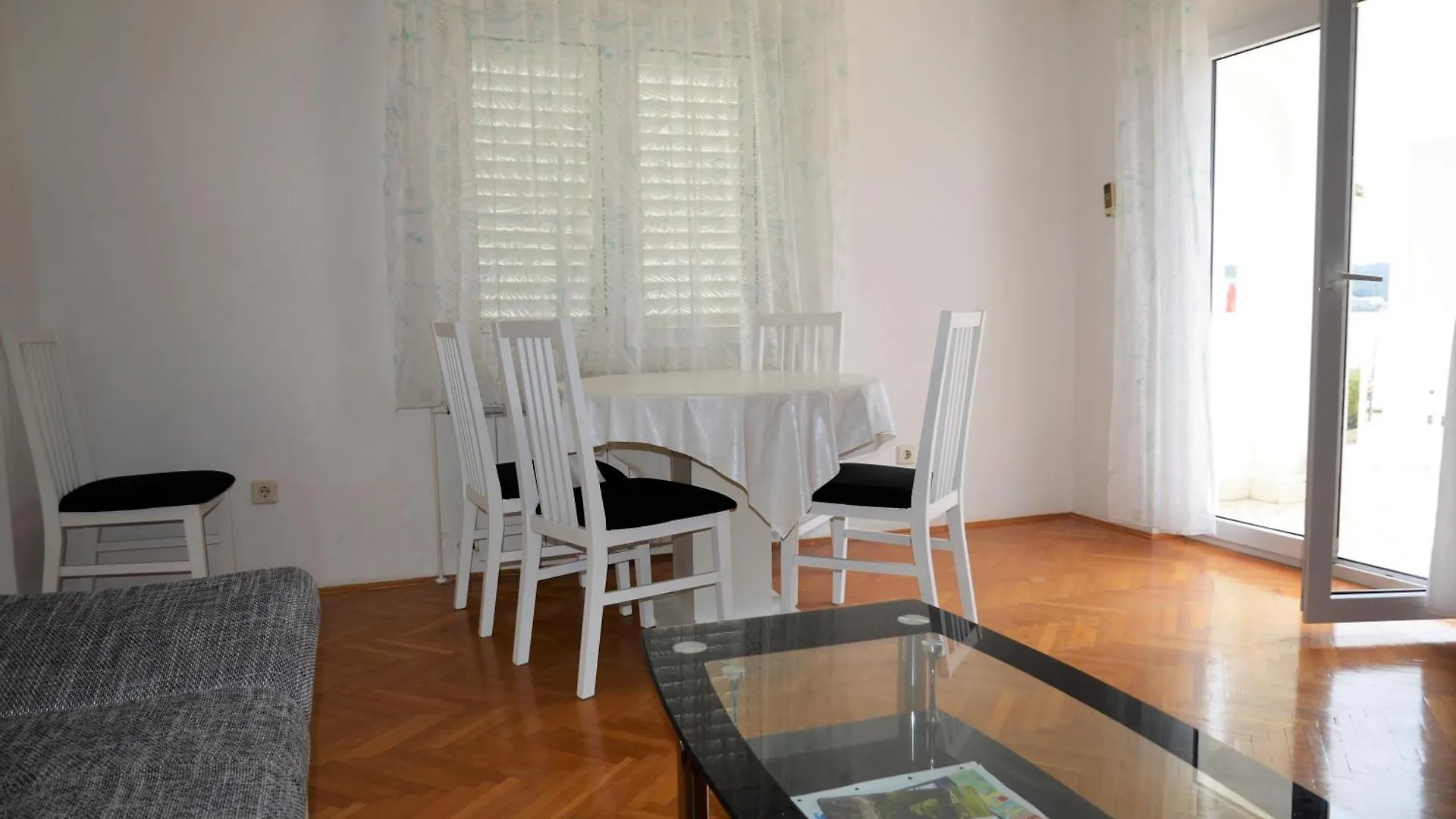 Grosse Wohnung Mit Meerblick, Wenige Schritte Vom Strand Entfernt Trogir 0*,