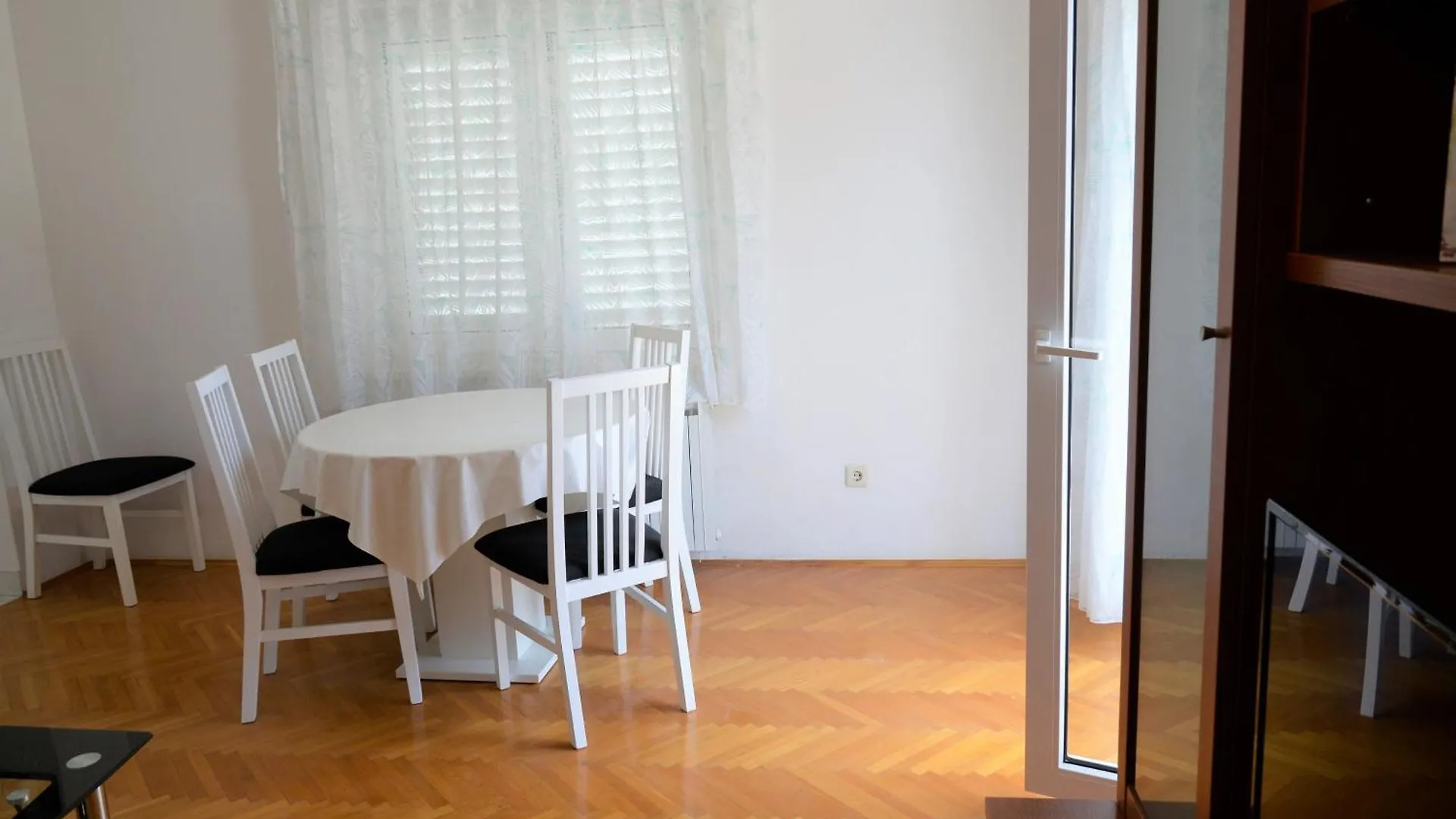 Grosse Wohnung Mit Meerblick, Wenige Schritte Vom Strand Entfernt Trogir Apartment