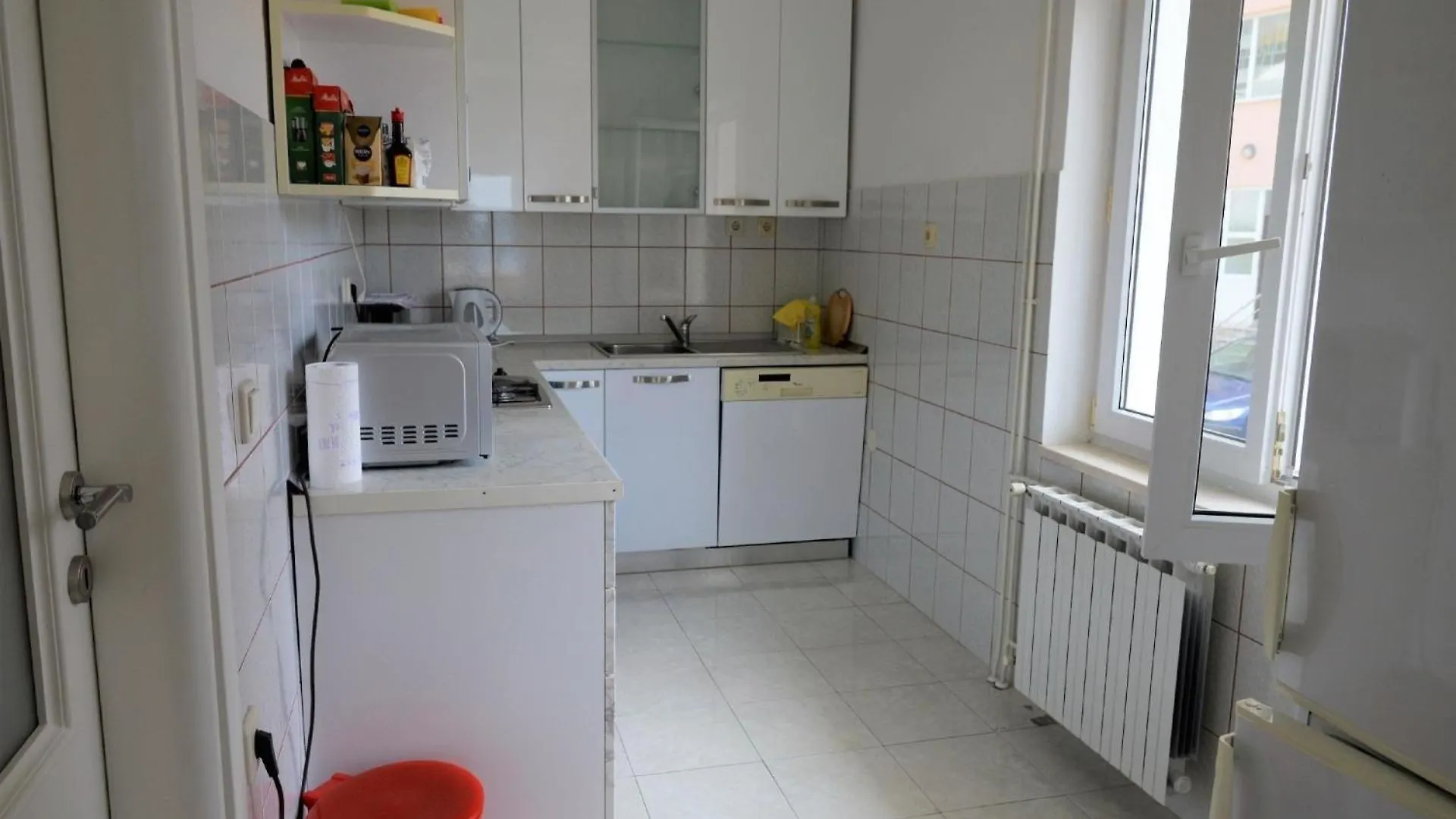 Grosse Wohnung Mit Meerblick, Wenige Schritte Vom Strand Entfernt Trogir Apartment