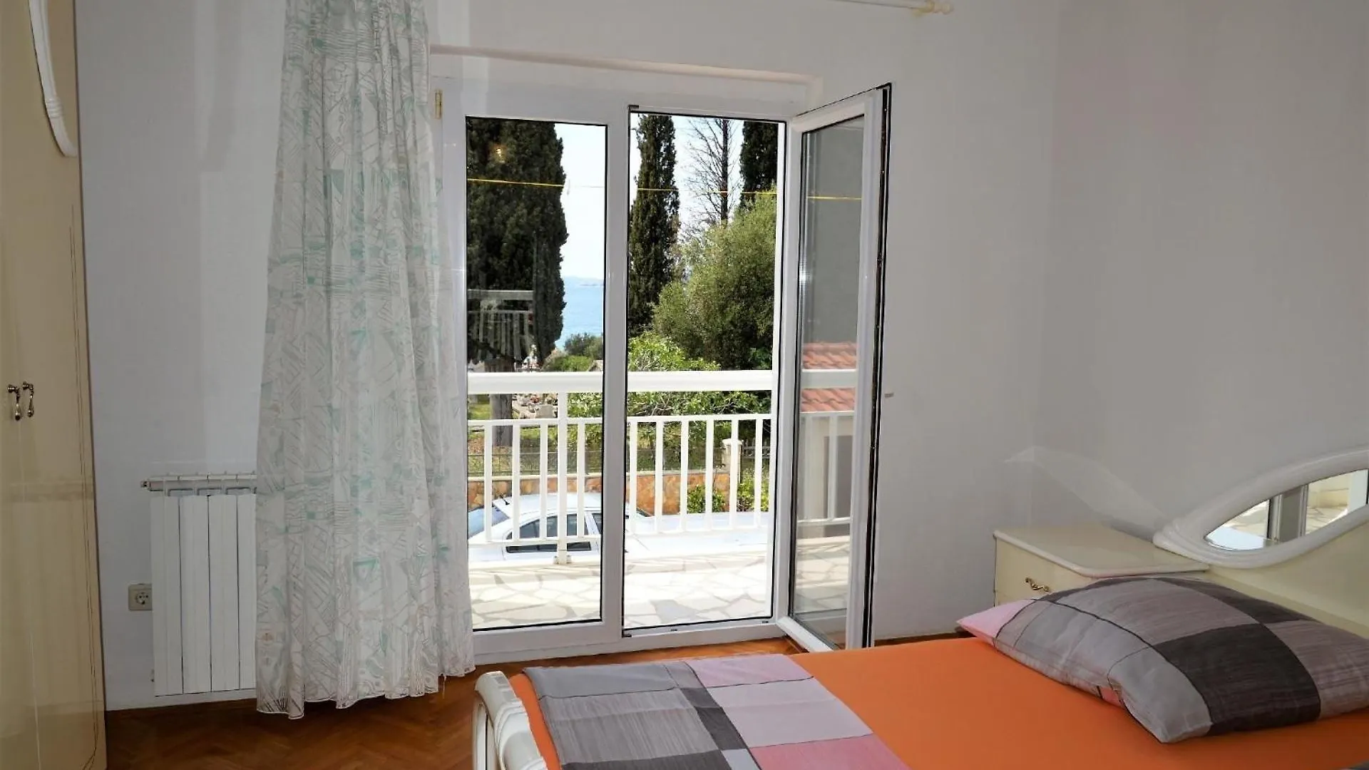 Grosse Wohnung Mit Meerblick, Wenige Schritte Vom Strand Entfernt Trogir Croatia