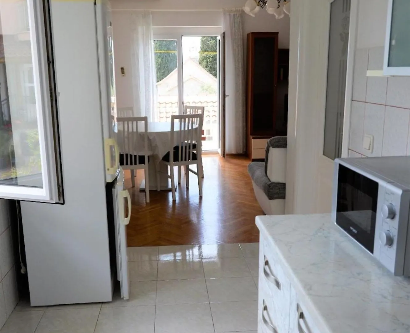 Grosse Wohnung Mit Meerblick, Wenige Schritte Vom Strand Entfernt Trogir Apartment