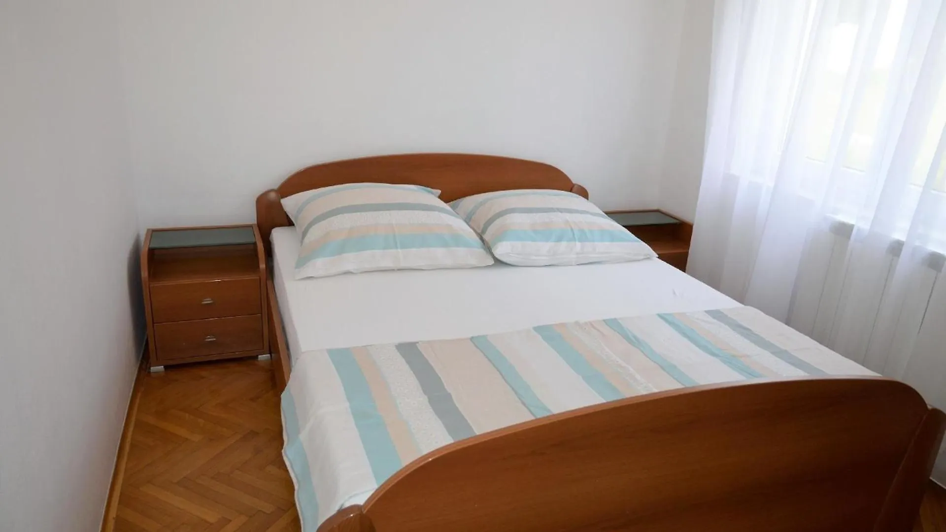 Grosse Wohnung Mit Meerblick, Wenige Schritte Vom Strand Entfernt Trogir Apartment