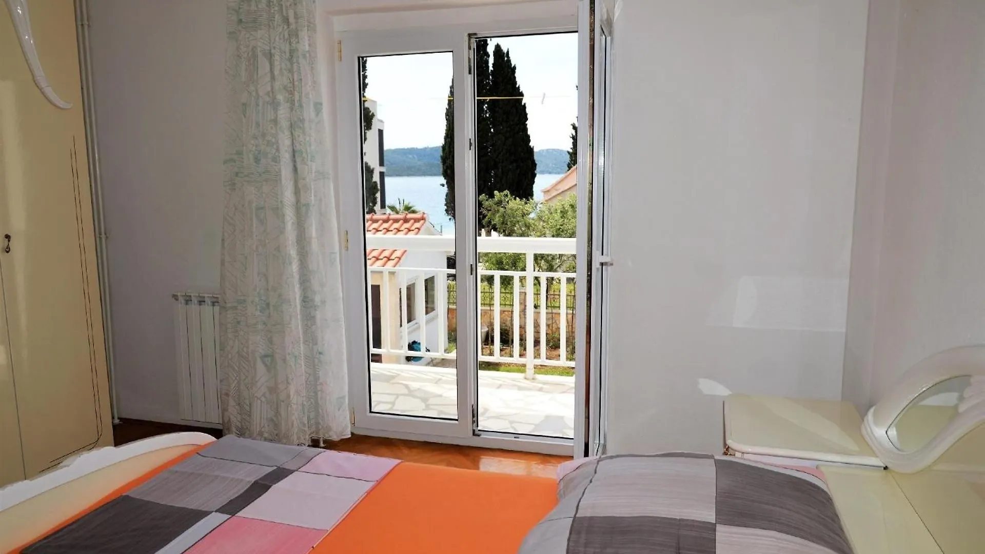 Grosse Wohnung Mit Meerblick, Wenige Schritte Vom Strand Entfernt Trogir