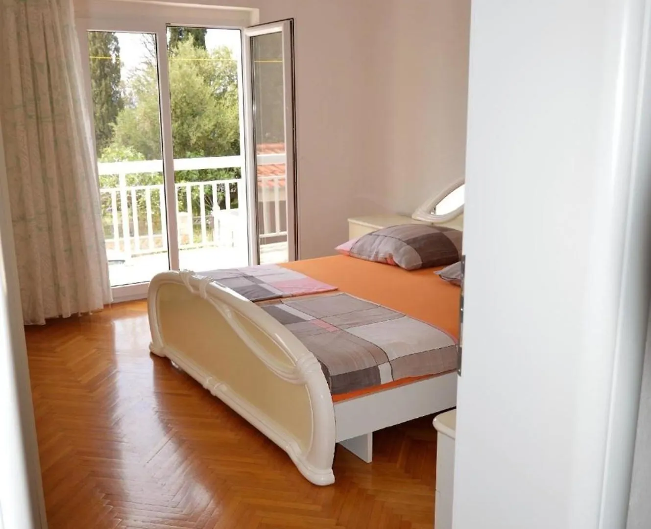 Grosse Wohnung Mit Meerblick, Wenige Schritte Vom Strand Entfernt Trogir