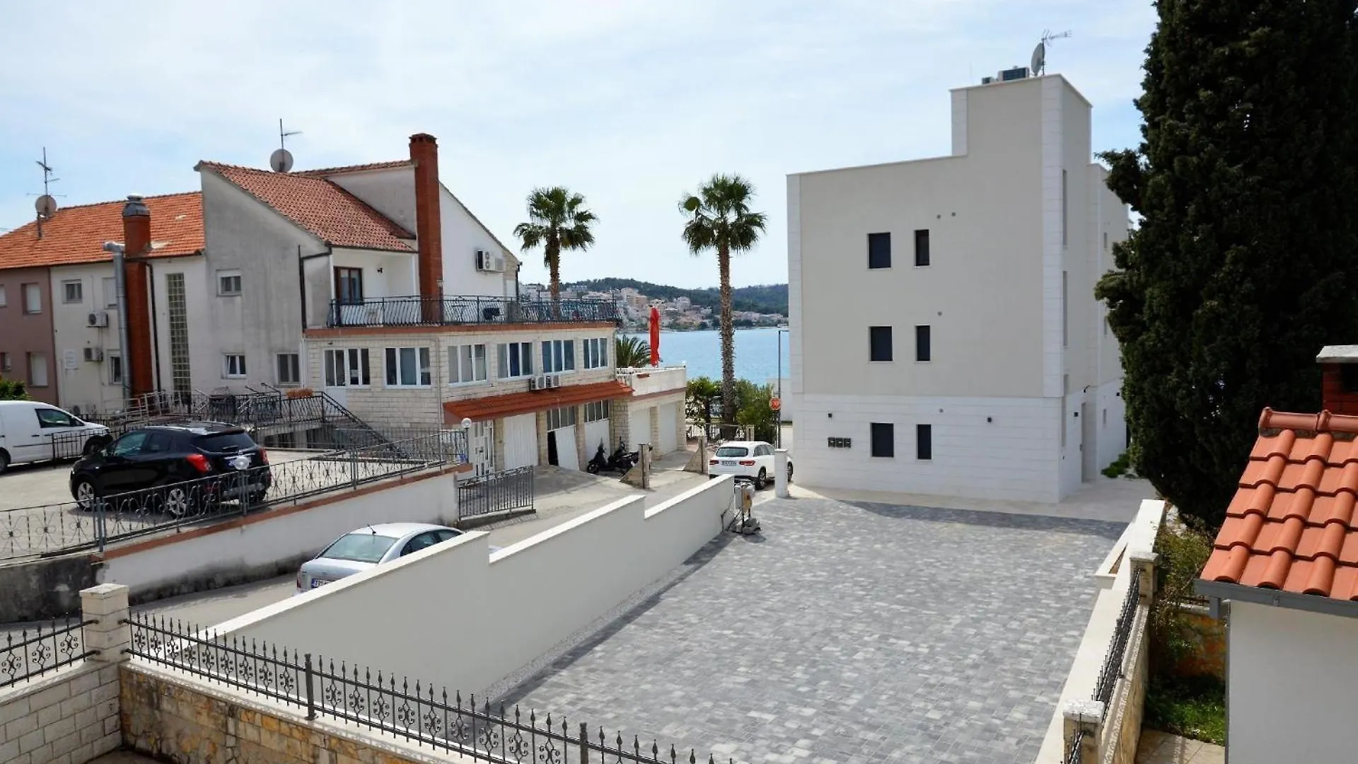 Grosse Wohnung Mit Meerblick, Wenige Schritte Vom Strand Entfernt Trogir