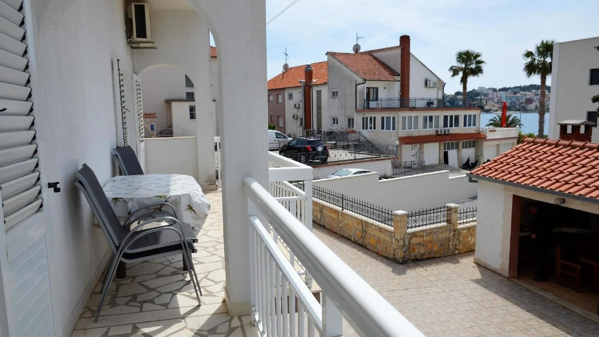 Grosse Wohnung Mit Meerblick, Wenige Schritte Vom Strand Entfernt Trogir Croatia